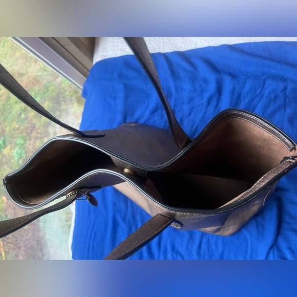 The Lucia Tote - Large Bronze Tote Bag by Ampere; High quality vegan leather - Picture 7 of 16